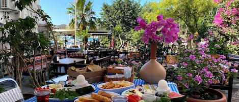 Bao gồm bữa sáng đặc sản địa phương hàng ngày