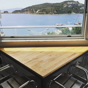 Family Penthouse, Balcony, Sea View | Living area | 32-inch LED TV with satellite channels