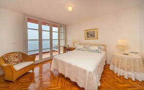3 bedrooms, desk, iron/ironing board, WiFi - Villa Sofia -Amazing Views and 10-min walk to old town attraction and main beach (Dubrovnik)