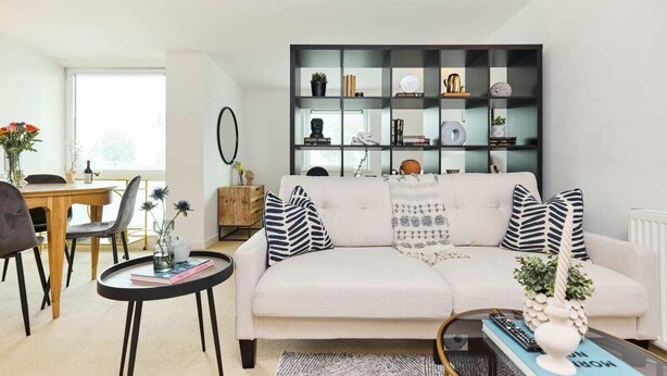 Appartement (1 Bedroom) | Coin séjour | TV connectée de 37 pouces avec chaînes par câble, télévision