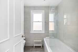 Exterior - The Waterlow Park Wonder - Trendy 2bdr With Study Room and Patio (London)