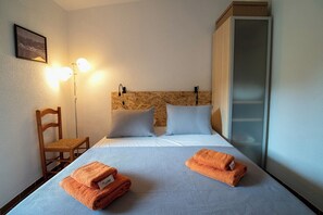 4 Schlafzimmer, Bügeleisen/Bügelbrett, Reisekinderbett, Bettwäsche