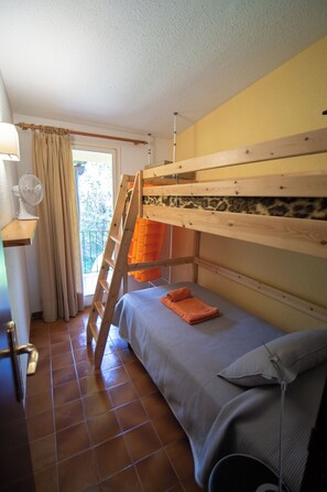 4 Schlafzimmer, Bügeleisen/Bügelbrett, Reisekinderbett, Bettwäsche
