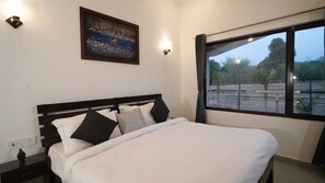 Deluxe Room | Bed sheets - Jim's Inn (Ramnagar)