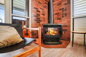 Interior - Oleander Escape Lake Front Retreat (Yungaburra)