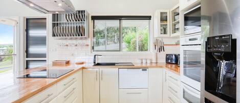 Réfrigérateur, four, plaque de cuisson, lave-vaisselle