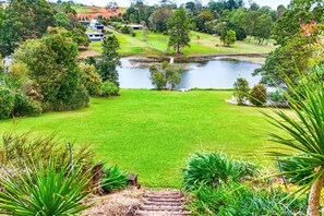 Property grounds - Oleander Escape Lake Front Retreat (Yungaburra)