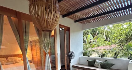 Casita Batsú Esmeralda. 5 Minutes Beach. High Speed Wi-fi Fiber Optic