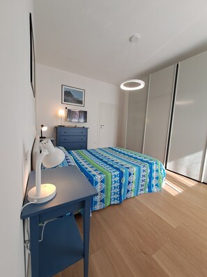 1 soveværelse, skrivebord, strygejern/strygebræt, weekendseng