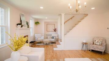 TV connectée, cheminée, espaces bureaux