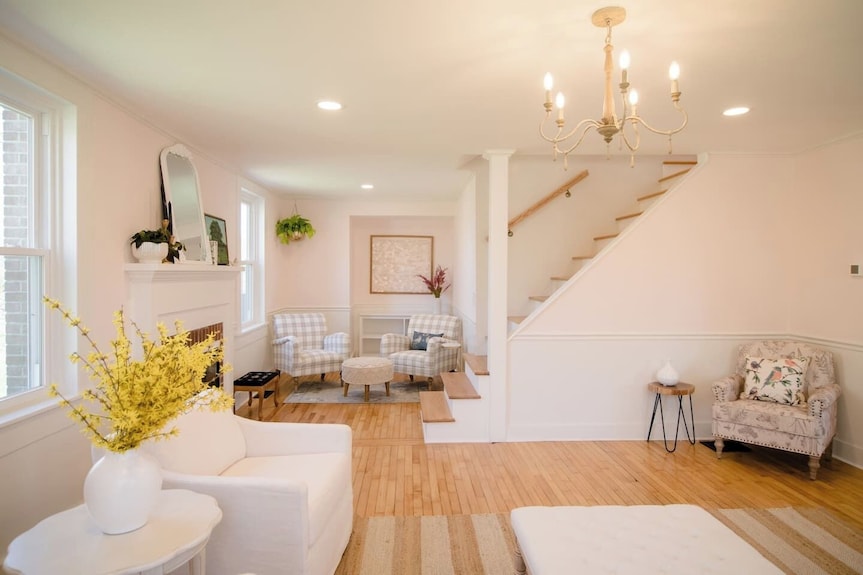 Charming & Serene, This Farmhouse Has It All, Offering Stylish Comfort, A Sunny Private Backyard, And A Prime Location To Cayuga Lake And Gorges Ithaca. - Lansing, NY