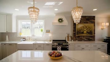 Réfrigérateur, four, plaque de cuisson, lave-vaisselle