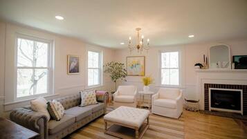 TV connectée, cheminée, espaces bureaux