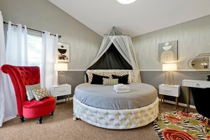 4 bedrooms, iron/ironing board, travel cot, free WiFi - Home w/ Private Pool, Games Room ,Disney 12 miles! (Davenport)