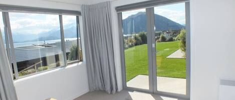 5 bedrooms, desk, iron/ironing board, travel cot