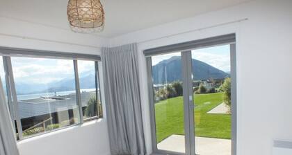 Home with Amazing Lake and Mountain Views