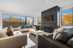 Televisie en een open haard