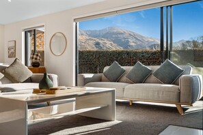 Televisie en een open haard