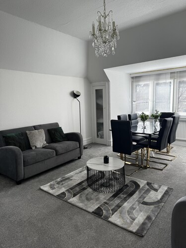 Inviting 2-bed Apartment in Poole