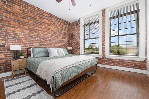 2 bedrooms, desk, iron/ironing board, WiFi