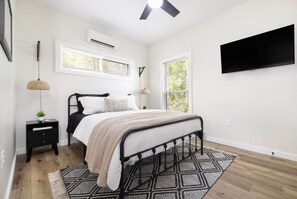 1 bedroom, desk, iron/ironing board, WiFi