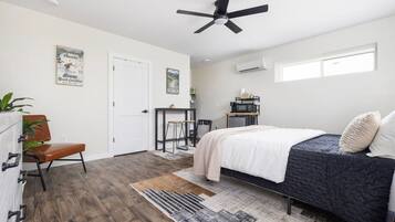 1 bedroom, desk, iron/ironing board, WiFi
