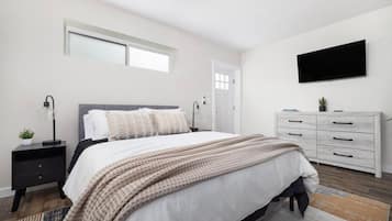1 bedroom, desk, iron/ironing board, WiFi