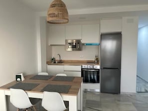Fridge, microwave, oven, coffee/tea maker - Sunstay Relax 68 Rio Marina Nerja (Nerja)