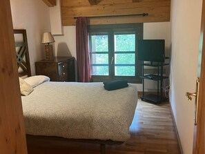 2 bedrooms, bed sheets