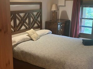 2 bedrooms, bed sheets