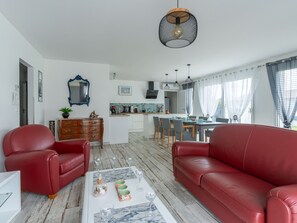 Interior - Cozy 3-Bed Home in Calm Parentis-en-Born, AC, Garden, Near Lake & Cycle Paths, Cleaning Included (Parentis-en-Born)
