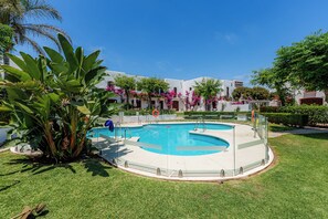 Outdoor pool - "Beachfront Apartment: Serenity by the Sea - Ideal for Families" (Playa del Sol Villacana)