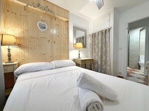 3 bedrooms, free WiFi, bed sheets