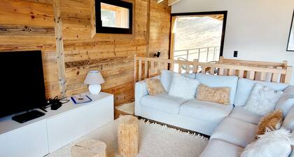 Chalet neuf 2024 pour 12 pers. avec jacuzzi, ski-room et parking Ă La Plagne