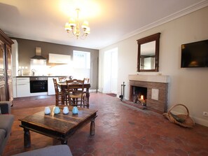 TV, fireplace, ping pong