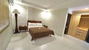 Desk, laptop workspace, free WiFi, bed sheets