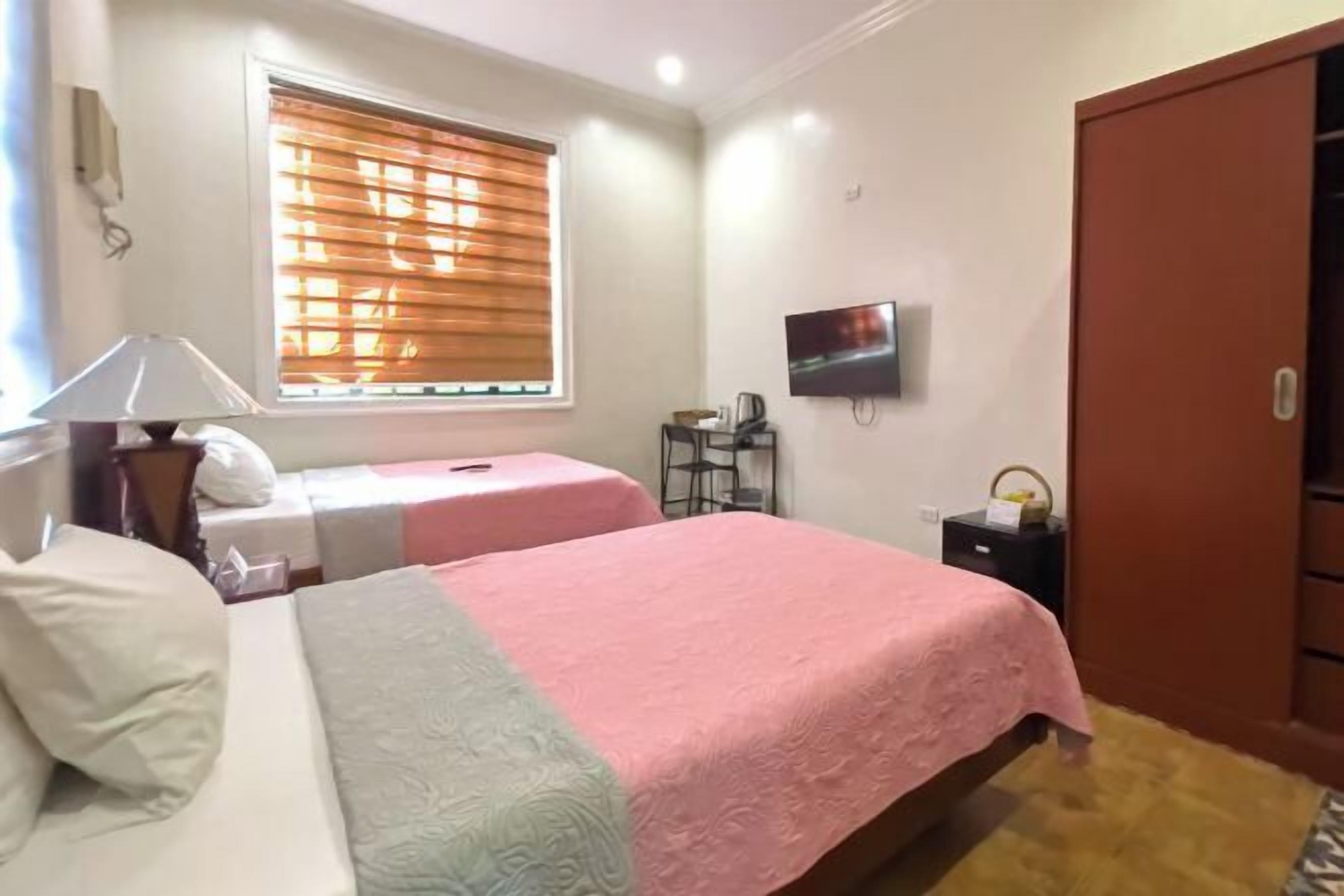 Desk, laptop workspace, free WiFi, bed sheets