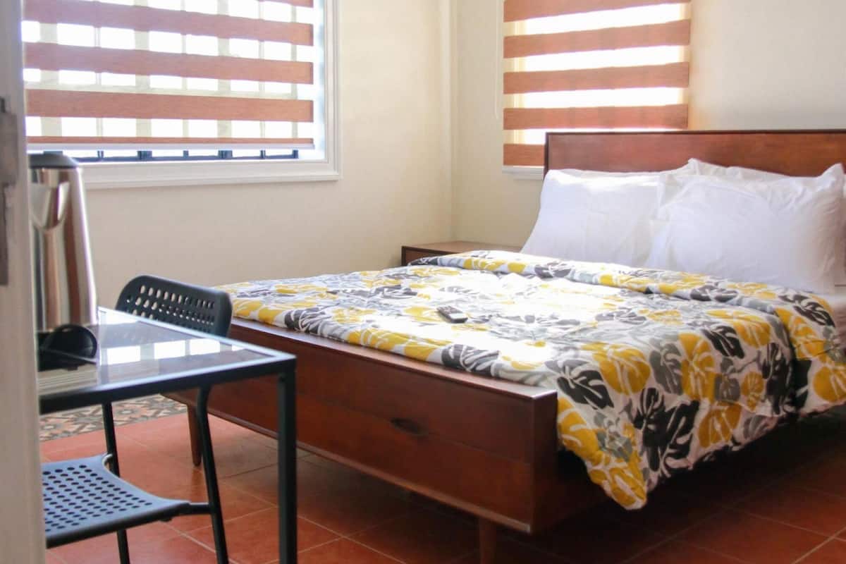 Studio Suite | Desk, laptop workspace, free WiFi, bed sheets