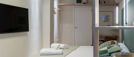 熨斗/熨衫板、免費 Wi-Fi、床單