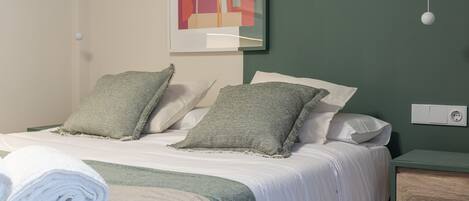 Silitysrauta/-lauta, ilmainen Wi-Fi, vuodevaatteet