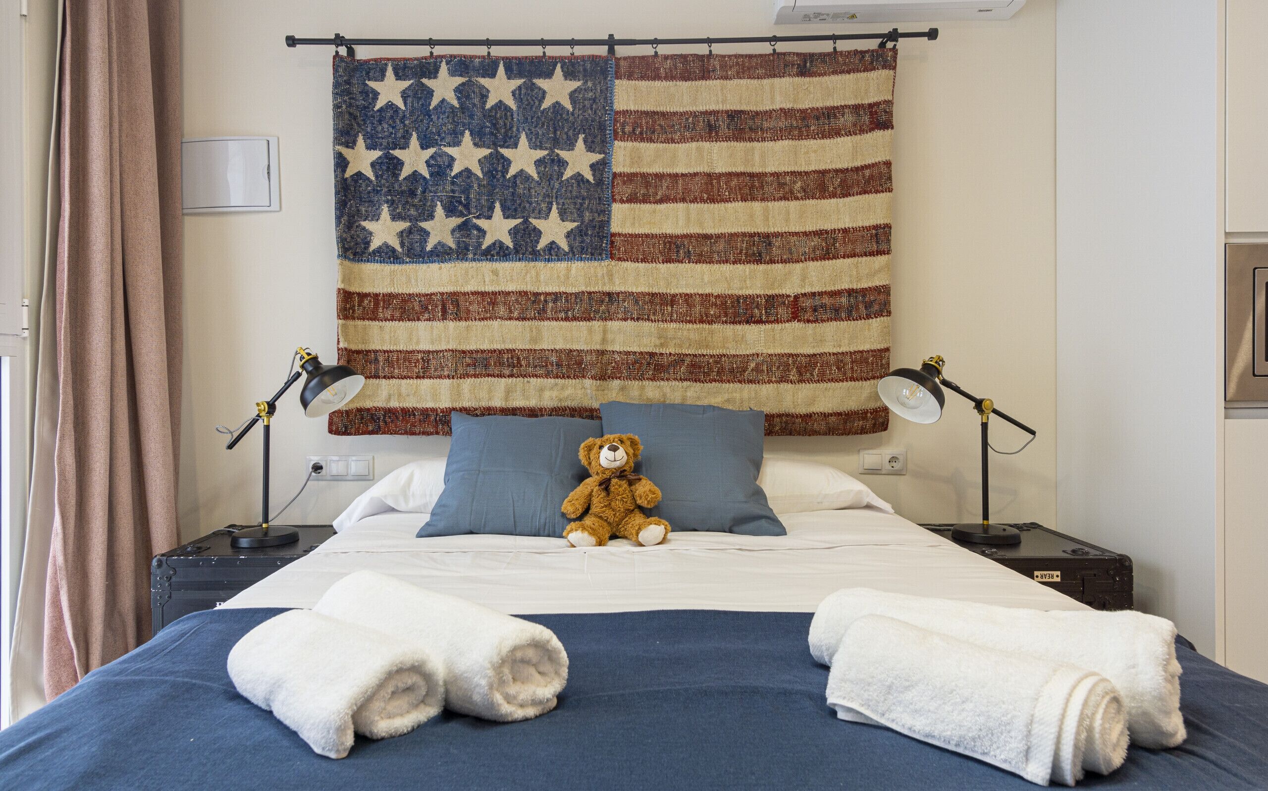 Iron/ironing board, free WiFi, bed sheets