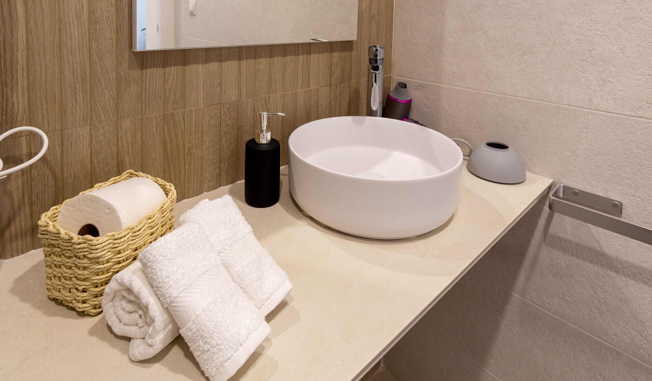 Shower, hair dryer, towels