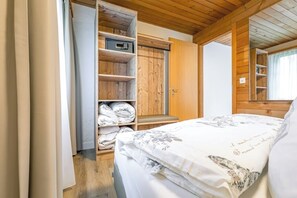 1 bedroom, iron/ironing board, WiFi, bed sheets - First Apartment (Grindelwald)