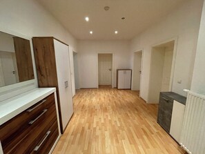 Business Condo, 2 Bedrooms | 2 bedrooms, desk, soundproofing, free WiFi - MY-Skypalace Sinsheim (Sinsheim)