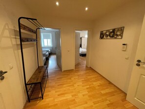 Business Condo, 2 Bedrooms | 2 bedrooms, desk, soundproofing, free WiFi - MY-Skypalace Sinsheim (Sinsheim)