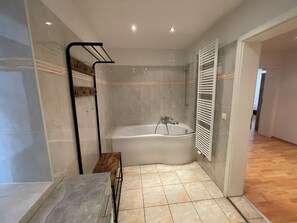 Departamento urbano | Baño | Toallas y papel de baño 