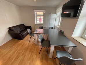 Departamento clásico | Área de sala de estar | Televisión de pantalla plana 