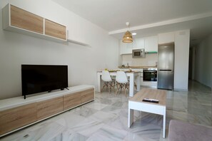 Fridge, microwave, oven, coffee/tea maker - Sunstay Relax 61 Rio Marina Nerja (Nerja)