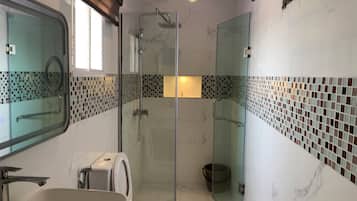 Family Room | Bathroom | Shower, towels, toilet paper