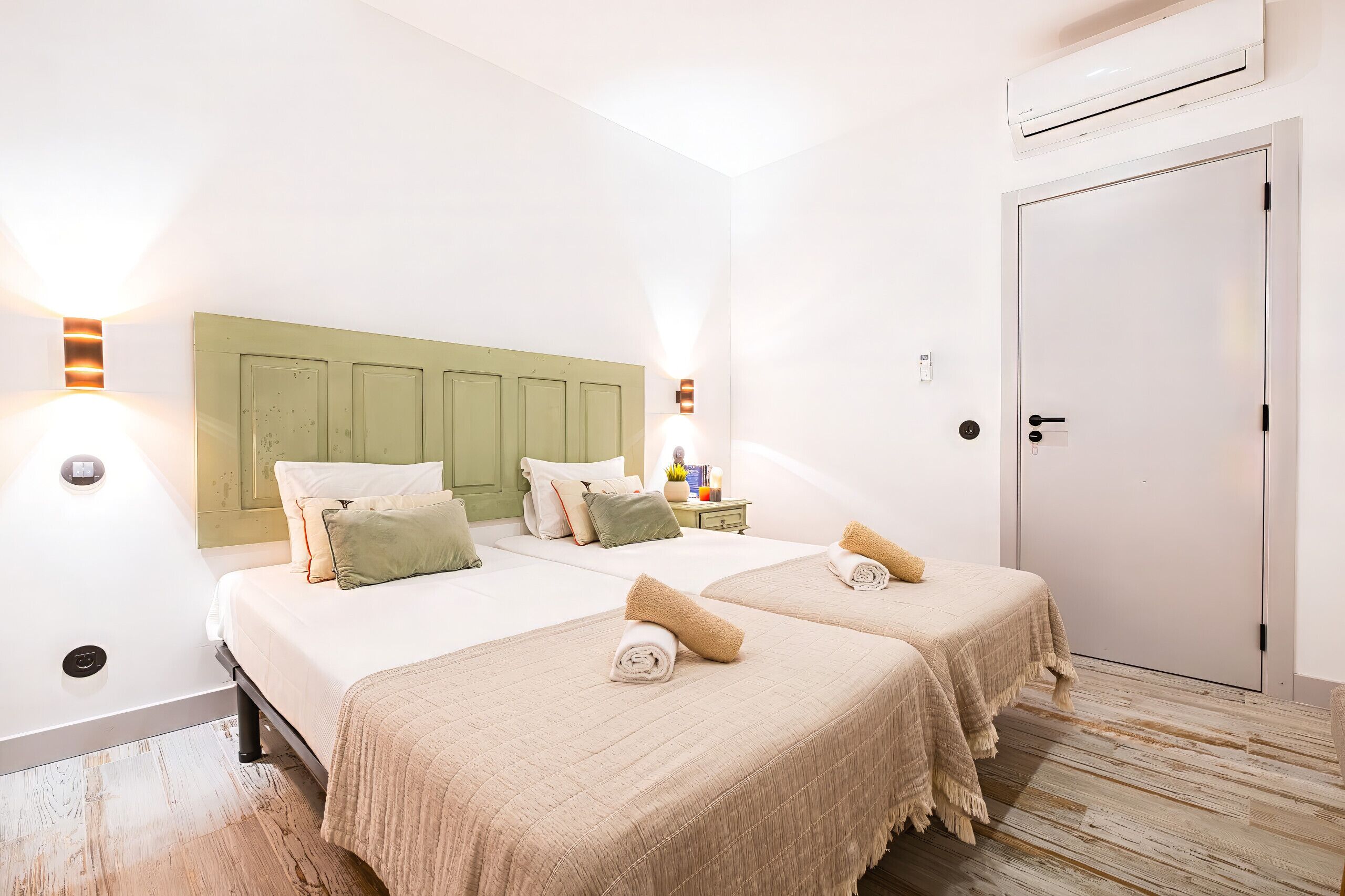 3 Schlafzimmer, Babybetten